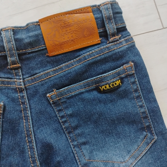 VOLCOM NEW Retro Crewneck Sweatshirt & Denim Pants - Picture 13 of 16